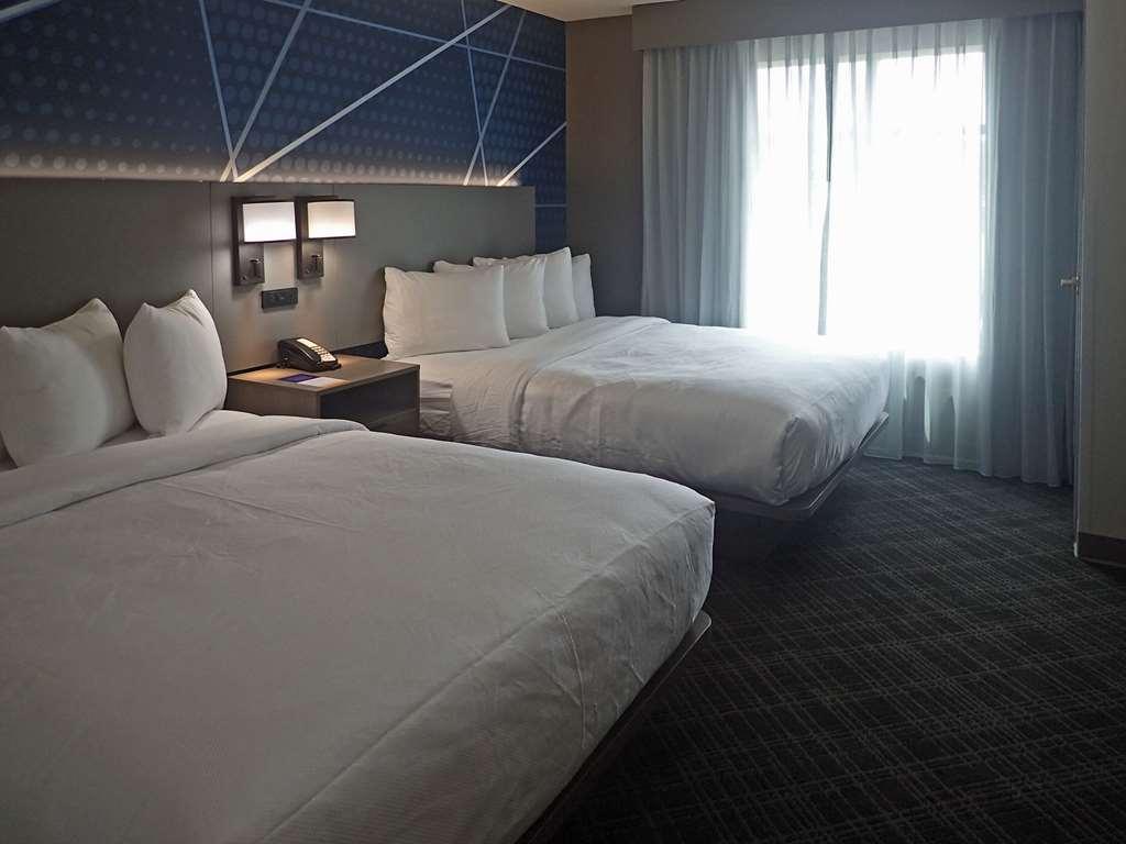 Comfort Inn & Suites Hampton Near Coliseum Room photo