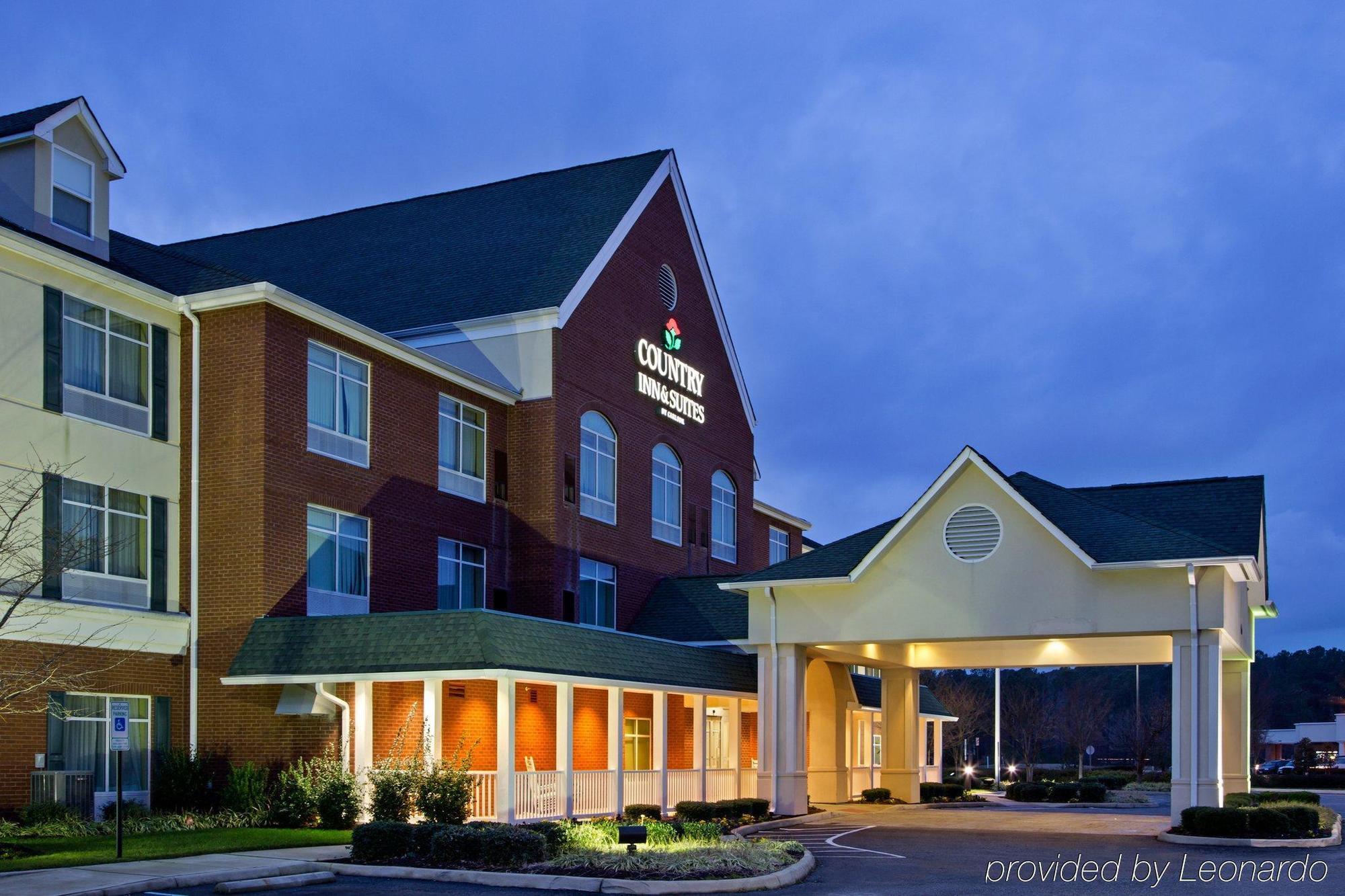 Comfort Inn & Suites Hampton Near Coliseum Exterior photo